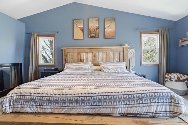 1140 Ellys WAY, Slinger, WI 53086