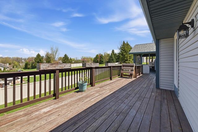 1140 Ellys WAY, Slinger, WI 53086
