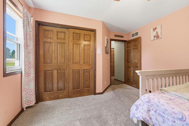 1140 Ellys WAY, Slinger, WI 53086