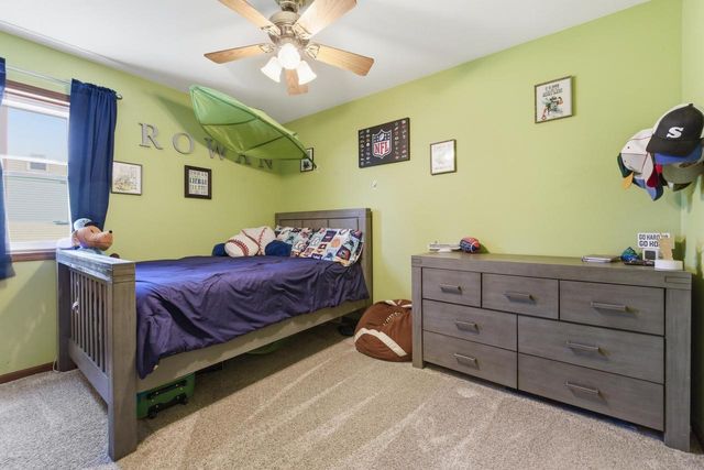 1140 Ellys WAY, Slinger, WI 53086