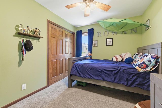 1140 Ellys WAY, Slinger, WI 53086