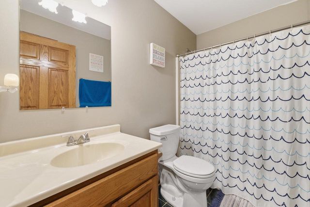 1140 Ellys WAY, Slinger, WI 53086
