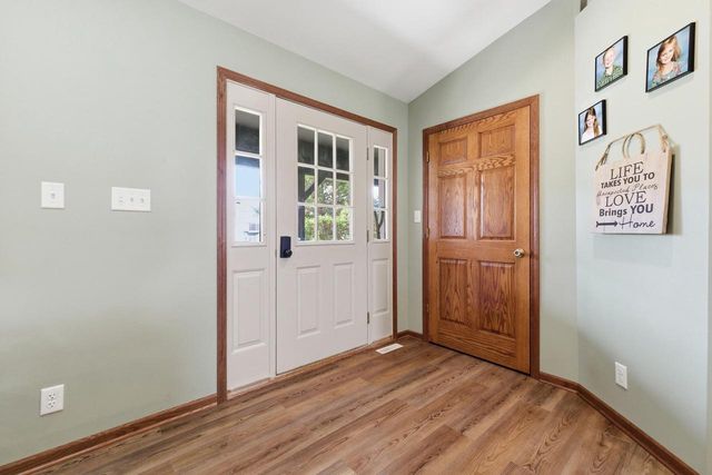 1140 Ellys WAY, Slinger, WI 53086