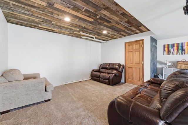 1140 Ellys WAY, Slinger, WI 53086