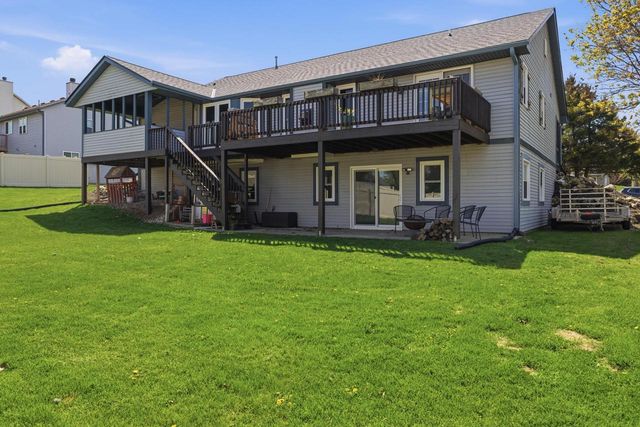 1140 Ellys WAY, Slinger, WI 53086