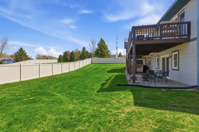 1140 Ellys WAY, Slinger, WI 53086