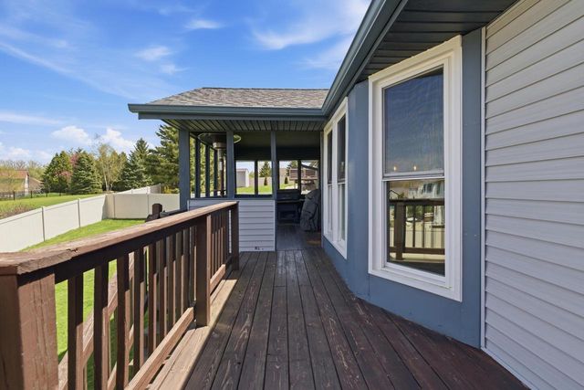 1140 Ellys WAY, Slinger, WI 53086