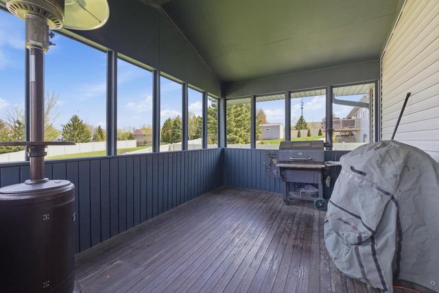1140 Ellys WAY, Slinger, WI 53086