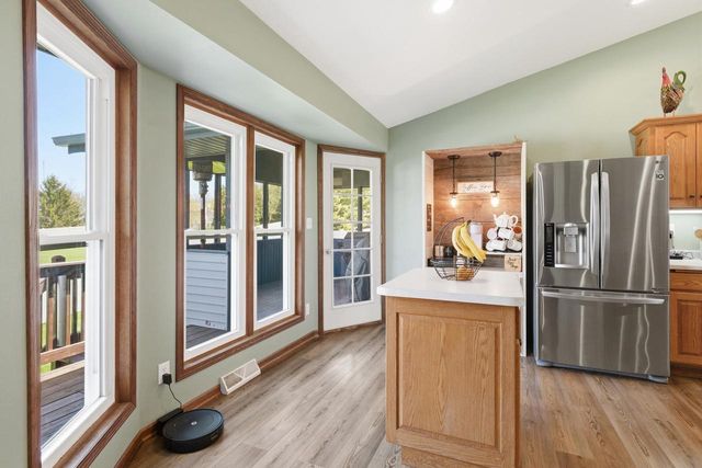 1140 Ellys WAY, Slinger, WI 53086