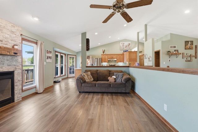 1140 Ellys WAY, Slinger, WI 53086