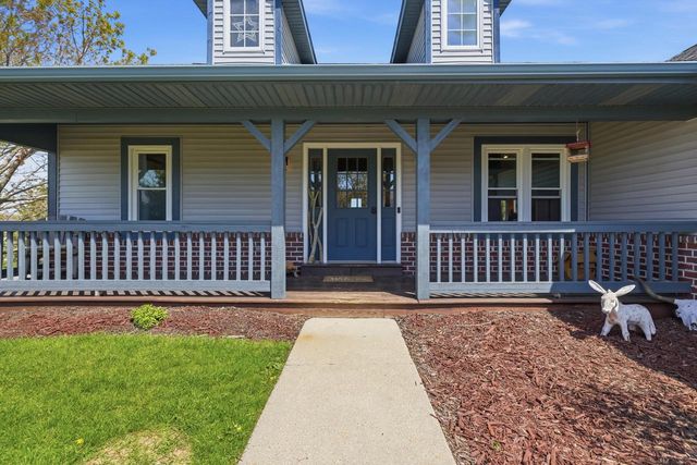 1140 Ellys WAY, Slinger, WI 53086