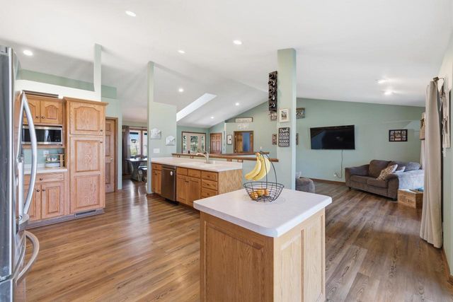 1140 Ellys WAY, Slinger, WI 53086