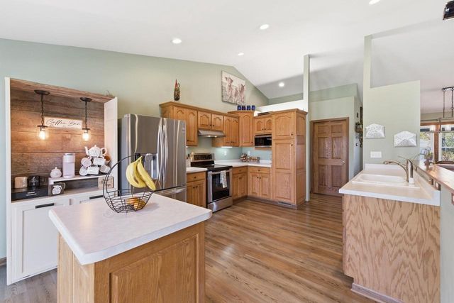 1140 Ellys WAY, Slinger, WI 53086