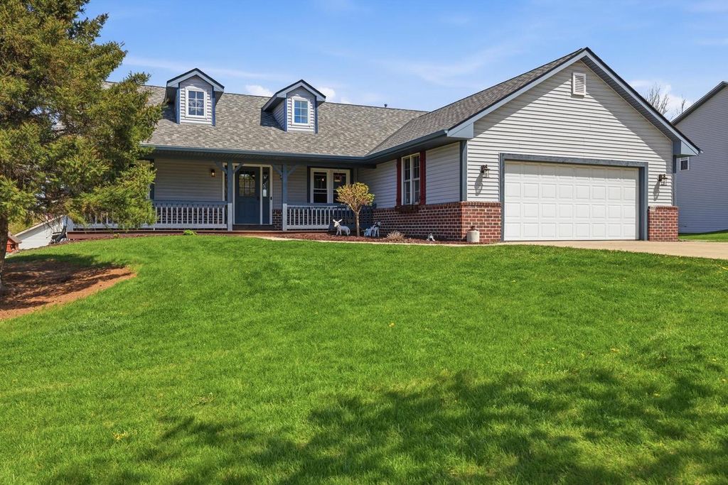 1140 Ellys WAY, Slinger, WI 53086
