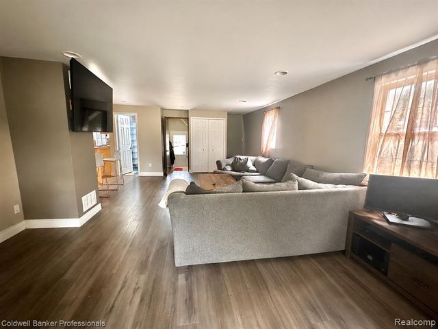 147 Myron Street, Ortonville, MI 48462
