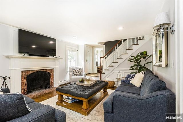 160 Woodland Avenue, Verona, NJ 07044