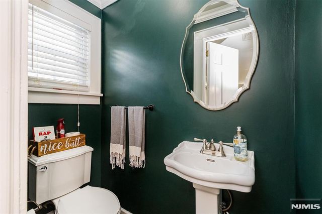 160 Woodland Avenue, Verona, NJ 07044
