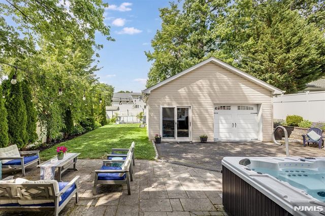 160 Woodland Avenue, Verona, NJ 07044