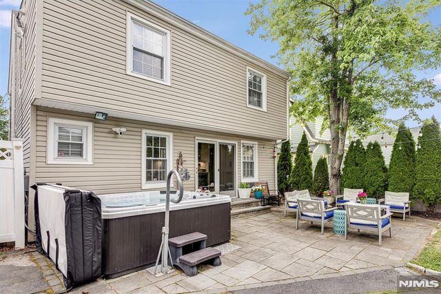 160 Woodland Avenue, Verona, NJ 07044