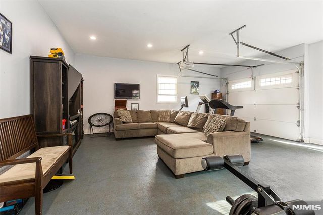 160 Woodland Avenue, Verona, NJ 07044