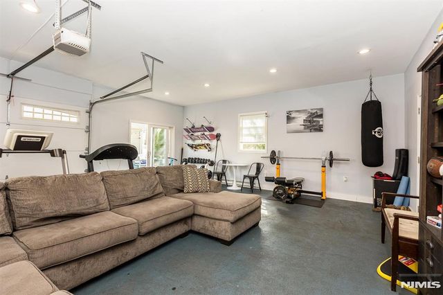 160 Woodland Avenue, Verona, NJ 07044