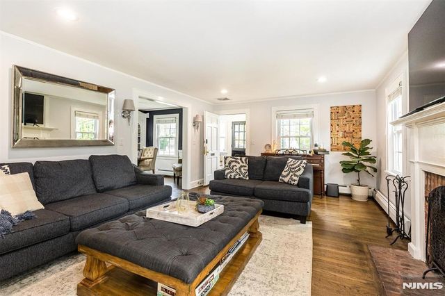 160 Woodland Avenue, Verona, NJ 07044