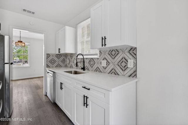 8073 WAKEFIELD Avenue, Jacksonville, FL 32208