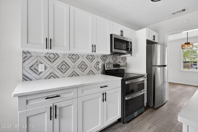 8073 WAKEFIELD Avenue, Jacksonville, FL 32208