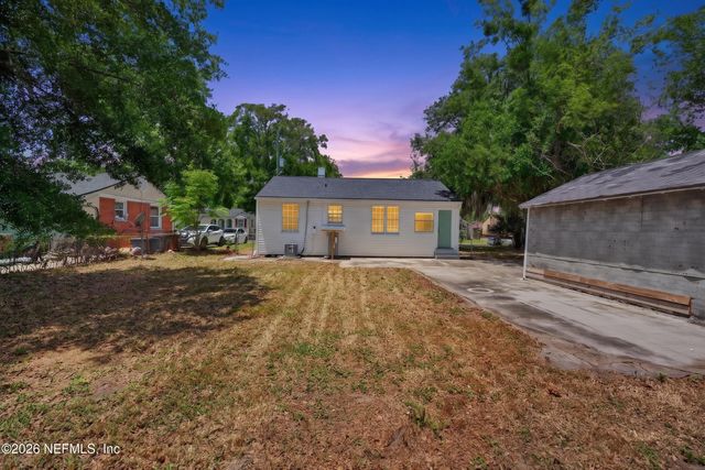 8073 WAKEFIELD Avenue, Jacksonville, FL 32208