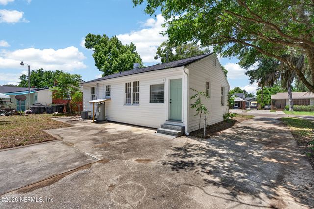 8073 WAKEFIELD Avenue, Jacksonville, FL 32208