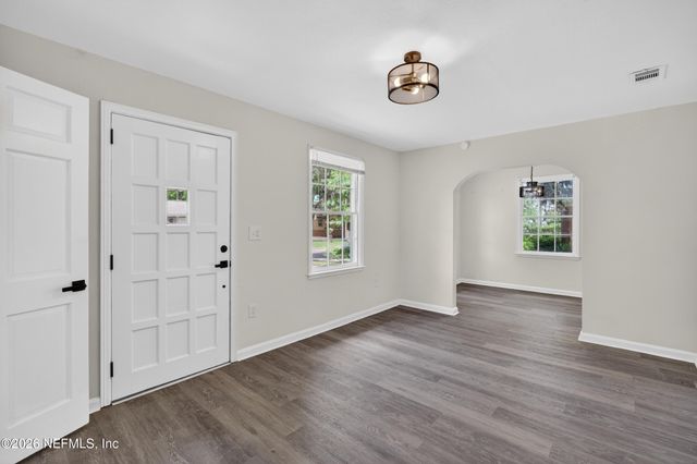 8073 WAKEFIELD Avenue, Jacksonville, FL 32208