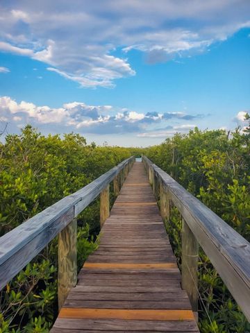 18 RIVERFRONT DRIVE, Venice, FL 34293