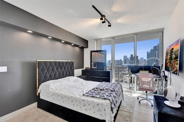 1750 N Bayshore Dr 2510, Miami, FL 33132