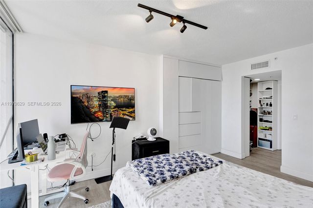 1750 N Bayshore Dr 2510, Miami, FL 33132