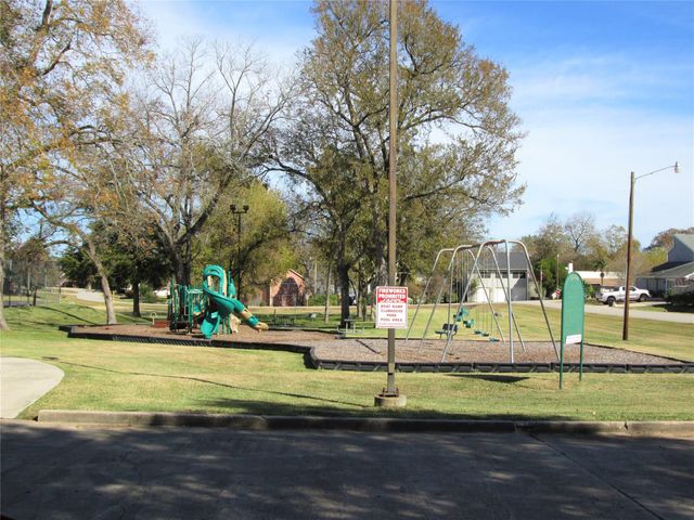 419 Paradise Lane, Montgomery, TX 77356