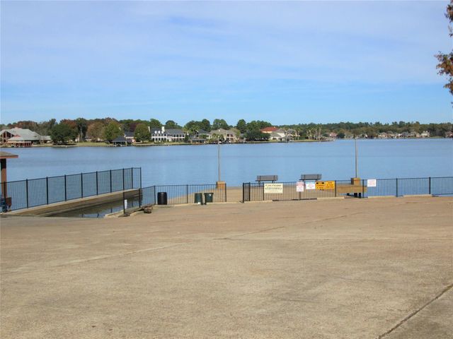 419 Paradise Lane, Montgomery, TX 77356