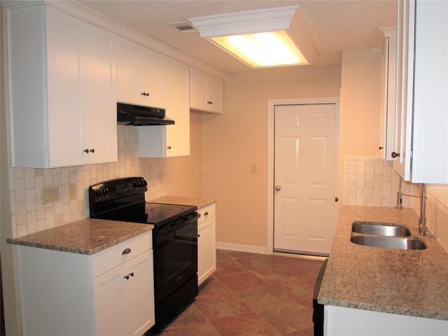 419 Paradise Lane, Montgomery, TX 77356