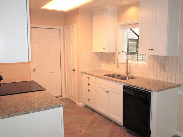 419 Paradise Lane, Montgomery, TX 77356