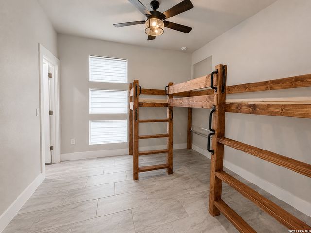 7814 WOODCLIFF BLVD, Selma, TX 78154