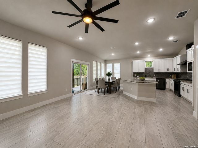 7814 WOODCLIFF BLVD, Selma, TX 78154