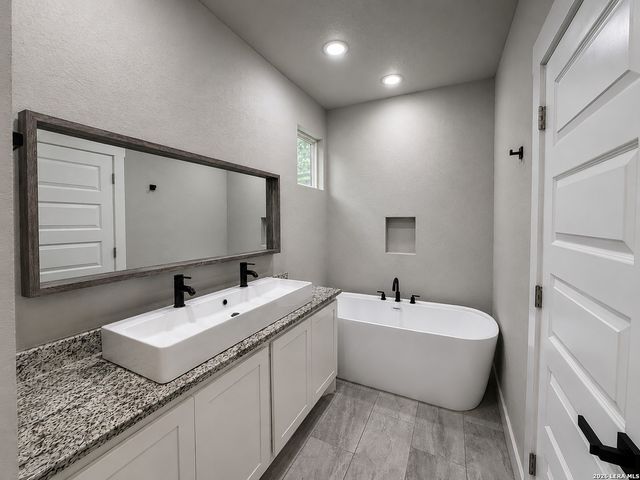 7814 WOODCLIFF BLVD, Selma, TX 78154