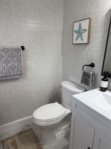 22 Abbey Ln 205, Delray Beach, FL 33446