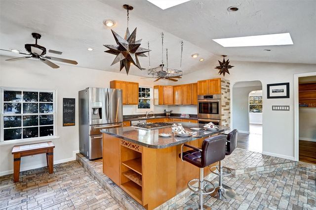 2301 7TH AVENUE N, St Petersburg, FL 33713