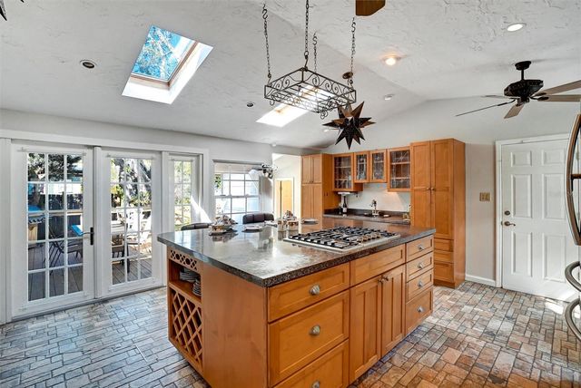 2301 7TH AVENUE N, St Petersburg, FL 33713