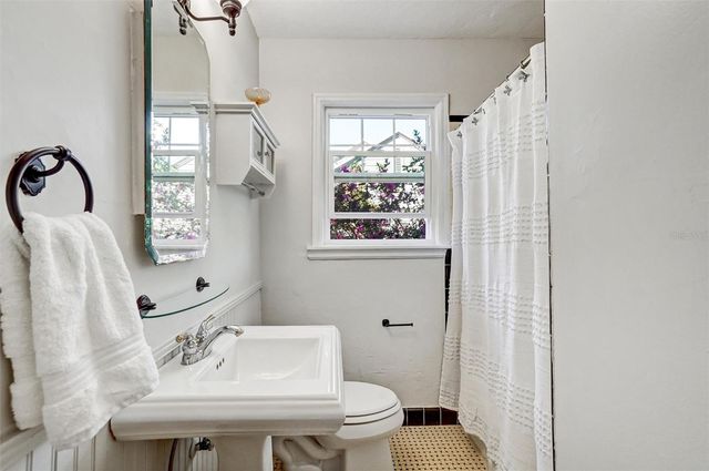 2301 7TH AVENUE N, St Petersburg, FL 33713