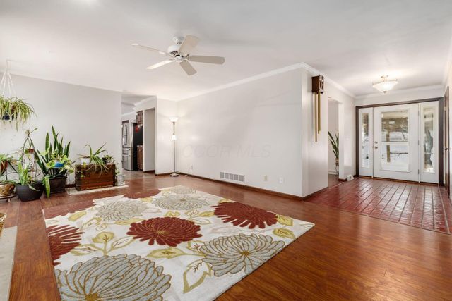 99 Sharon Road SW, Pataskala, OH 43062