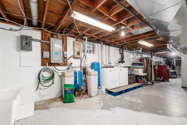 99 Sharon Road SW, Pataskala, OH 43062