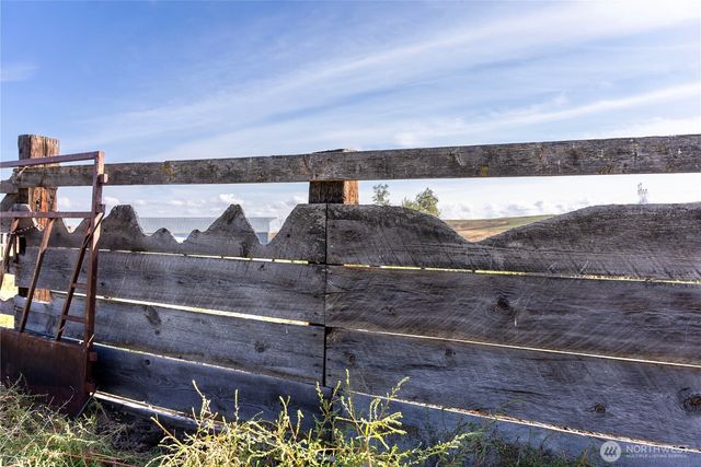 61 Dyer Hill Rd, Mansfield, WA 98830