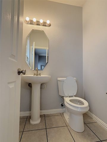 389 Ivan Drive, Lewisville, TX 75067