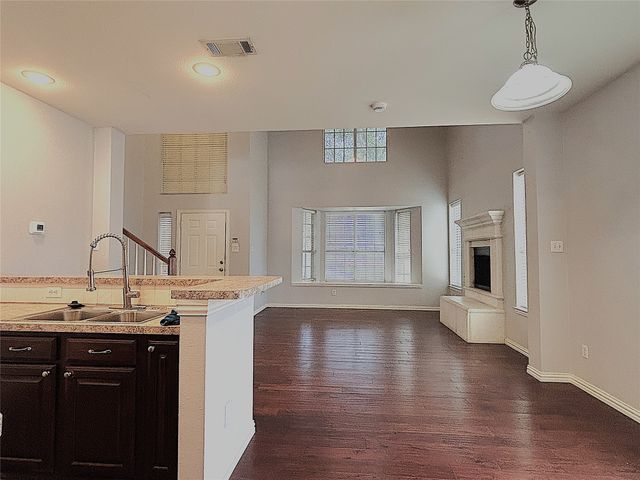 389 Ivan Drive, Lewisville, TX 75067
